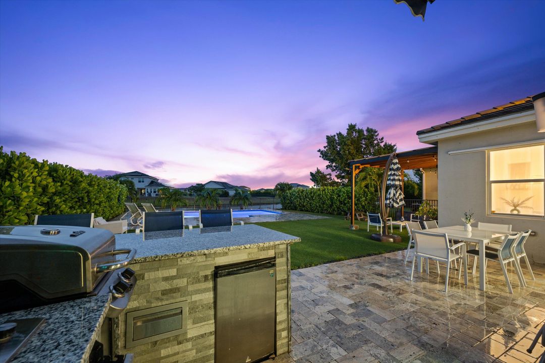 Active With Contract: $699,990 (4 beds, 3 baths, 2165 Square Feet)