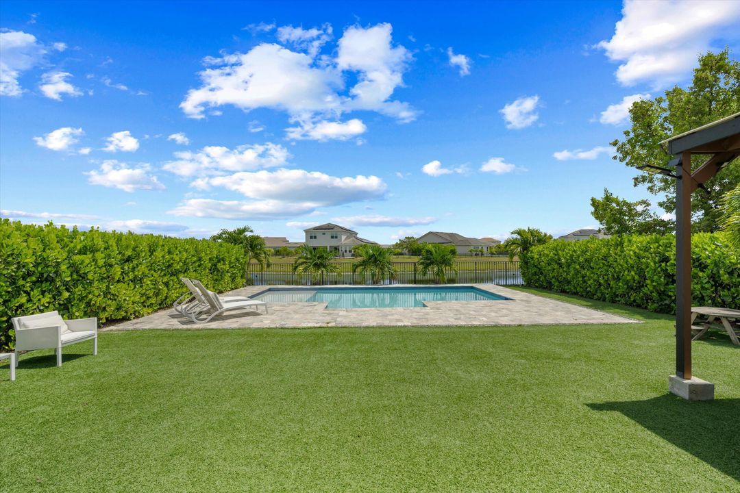 Active With Contract: $699,990 (4 beds, 3 baths, 2165 Square Feet)