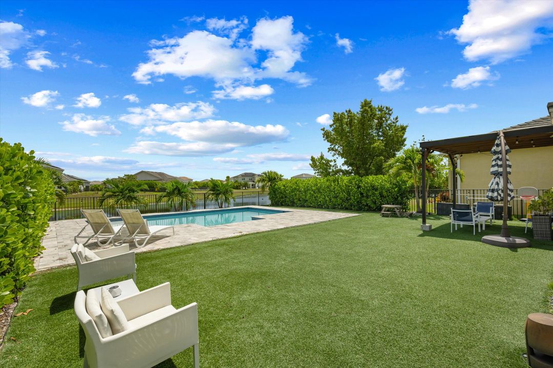 Active With Contract: $699,990 (4 beds, 3 baths, 2165 Square Feet)