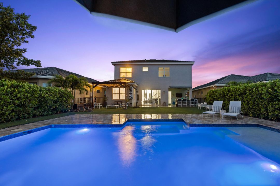 Active With Contract: $699,990 (4 beds, 3 baths, 2165 Square Feet)