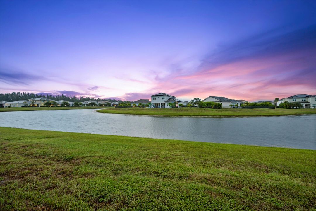 Active With Contract: $699,990 (4 beds, 3 baths, 2165 Square Feet)