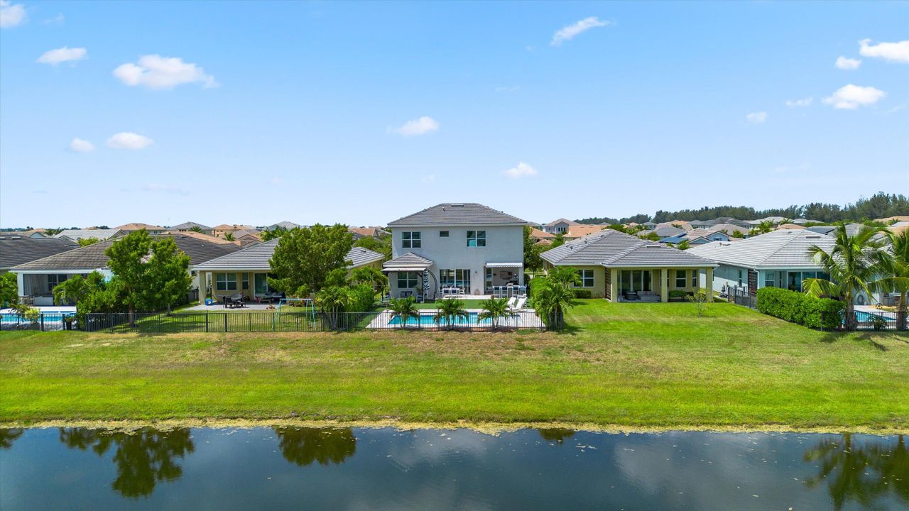 Active With Contract: $699,990 (4 beds, 3 baths, 2165 Square Feet)