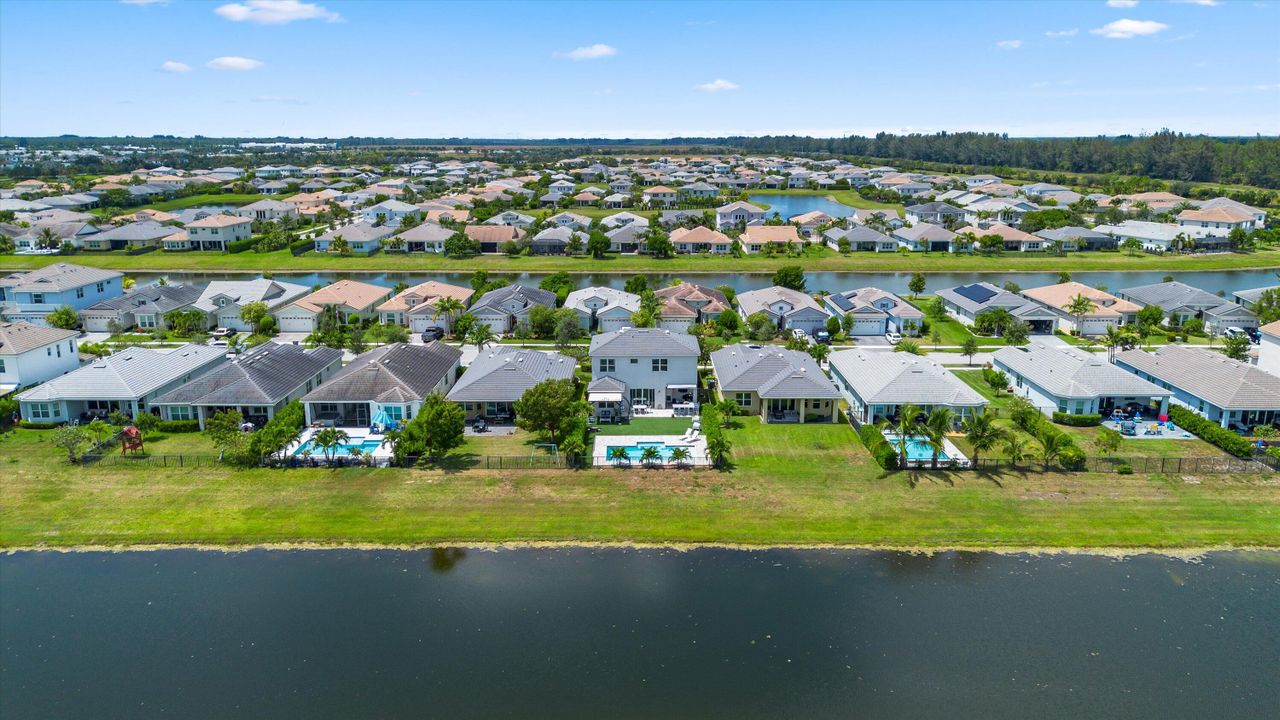 Active With Contract: $699,990 (4 beds, 3 baths, 2165 Square Feet)