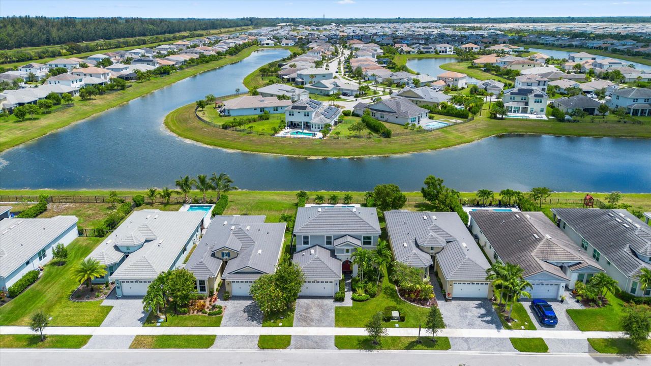 Active With Contract: $699,990 (4 beds, 3 baths, 2165 Square Feet)