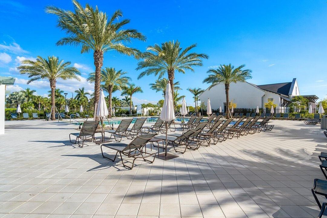 Active With Contract: $699,990 (4 beds, 3 baths, 2165 Square Feet)