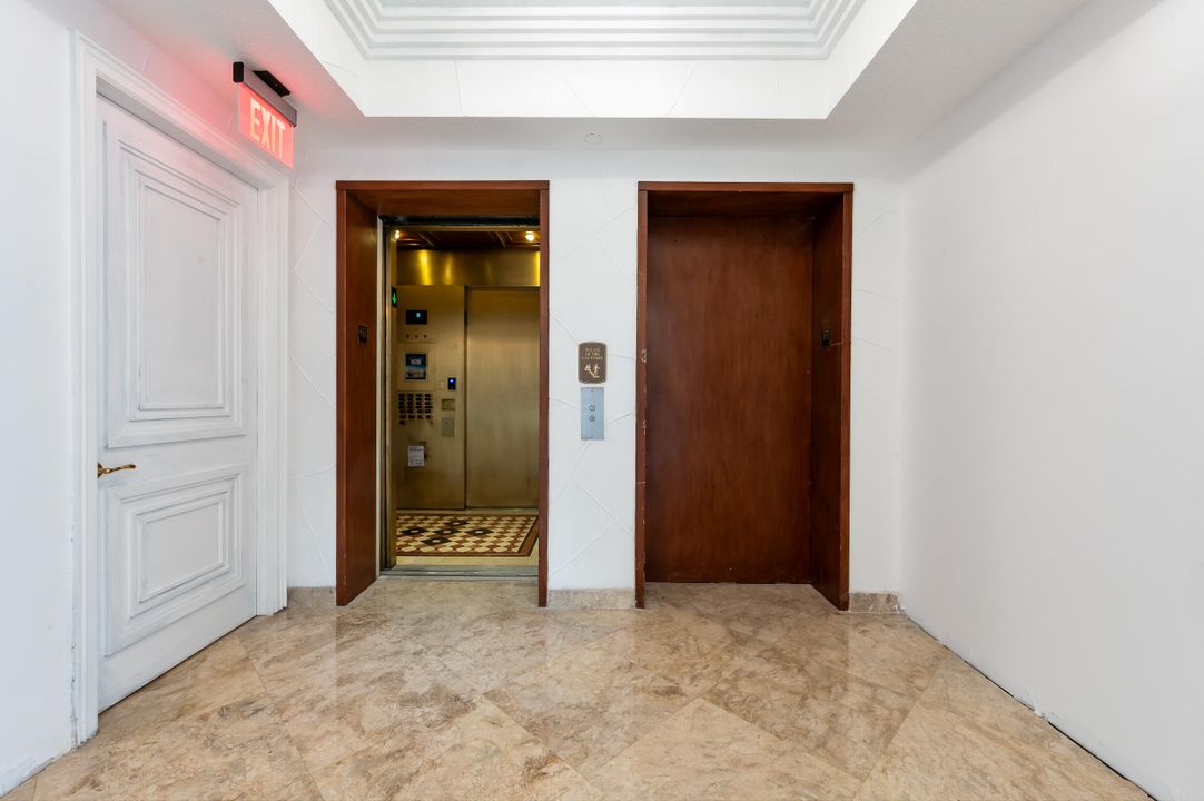 Active With Contract: $3,795,000 (3 beds, 4 baths, 4213 Square Feet)