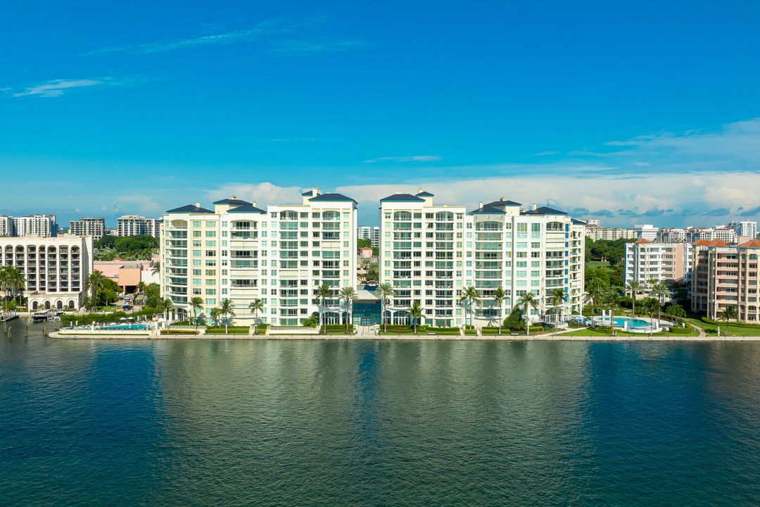 Active With Contract: $3,795,000 (3 beds, 4 baths, 4213 Square Feet)