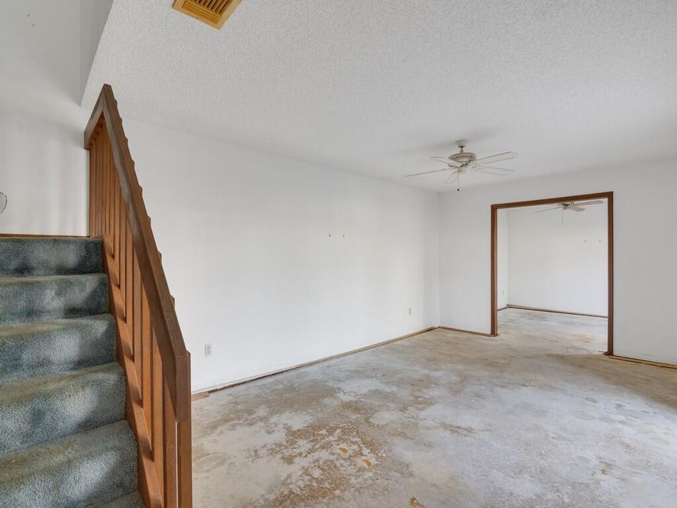 合同活跃: $159,900 (2 贝兹, 2 浴室, 1688 平方英尺)