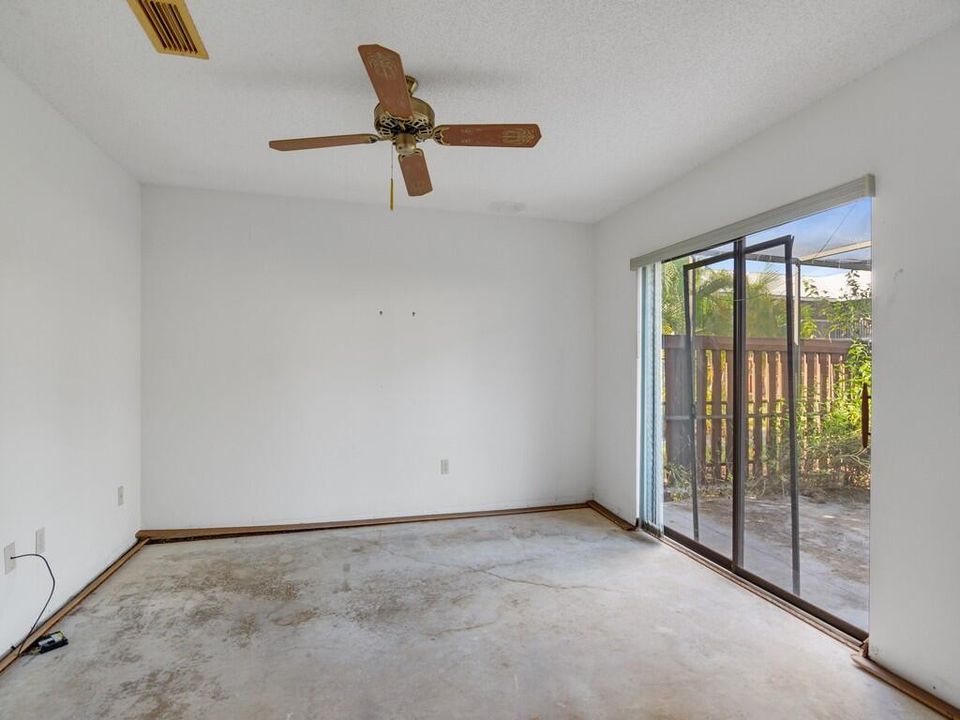 合同活跃: $159,900 (2 贝兹, 2 浴室, 1688 平方英尺)