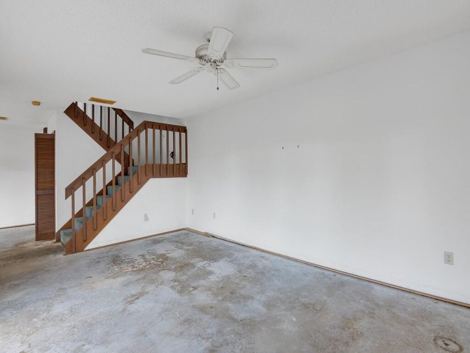 合同活跃: $159,900 (2 贝兹, 2 浴室, 1688 平方英尺)