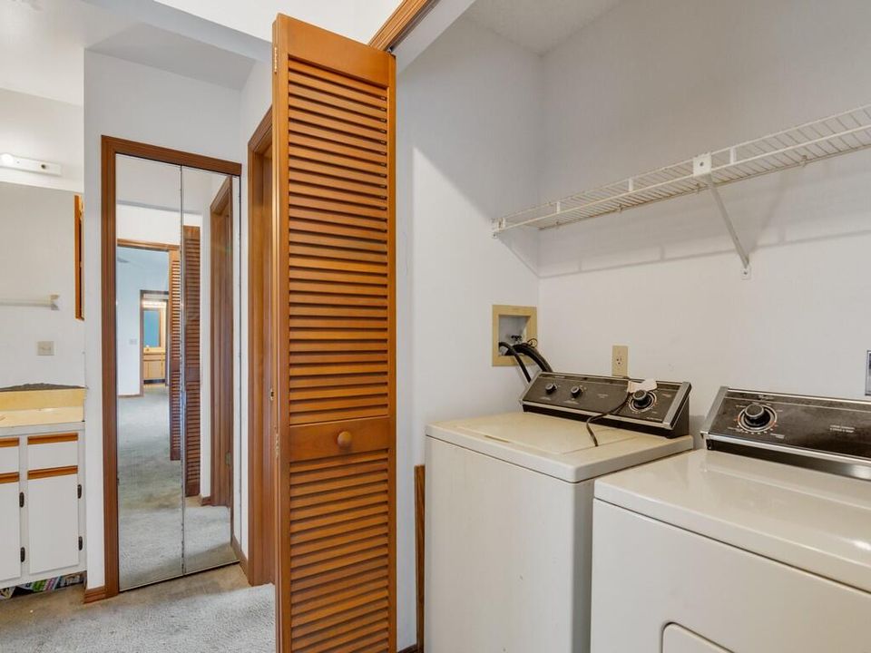 合同活跃: $159,900 (2 贝兹, 2 浴室, 1688 平方英尺)