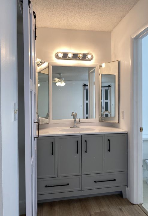 Под контрактом: $180,000 (2 спален, 2 ванн, 1327 Квадратных фут)