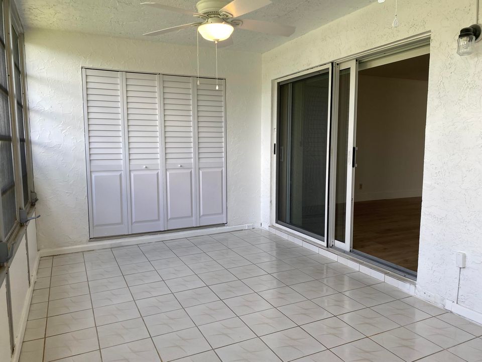 Под контрактом: $180,000 (2 спален, 2 ванн, 1327 Квадратных фут)