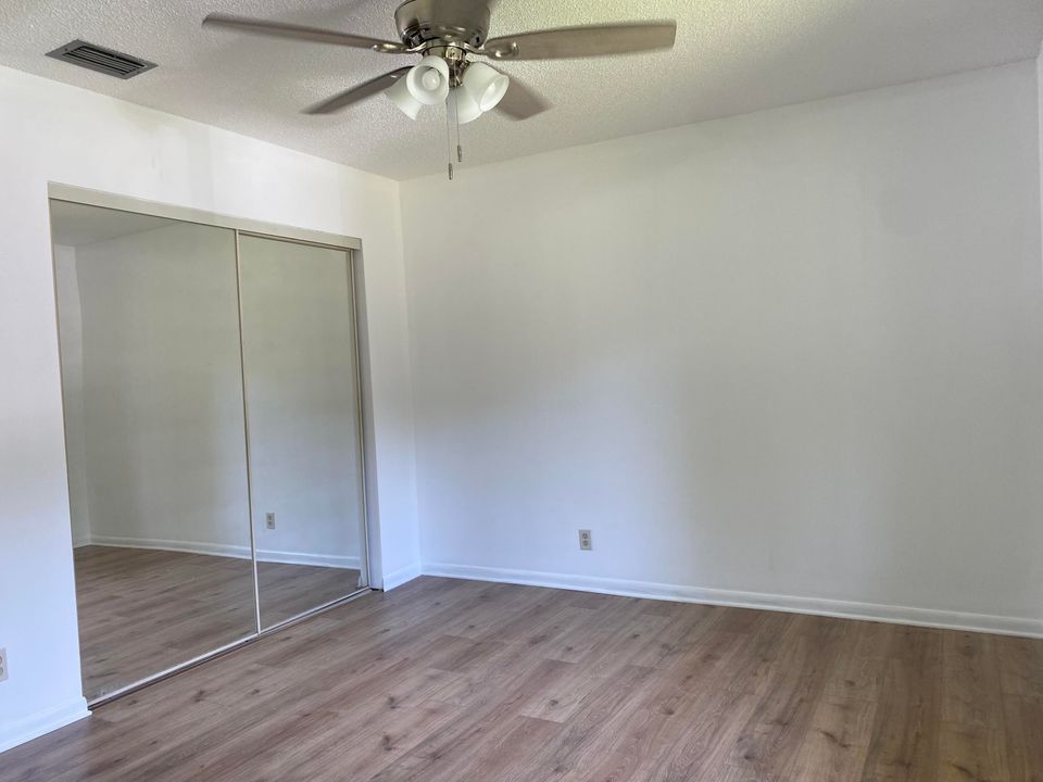 Под контрактом: $180,000 (2 спален, 2 ванн, 1327 Квадратных фут)