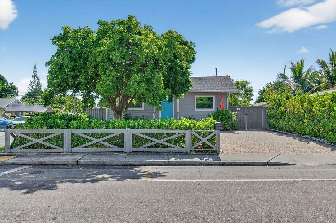 Activo con contrato: $410,000 (3 camas, 2 baños, 951 Pies cuadrados)