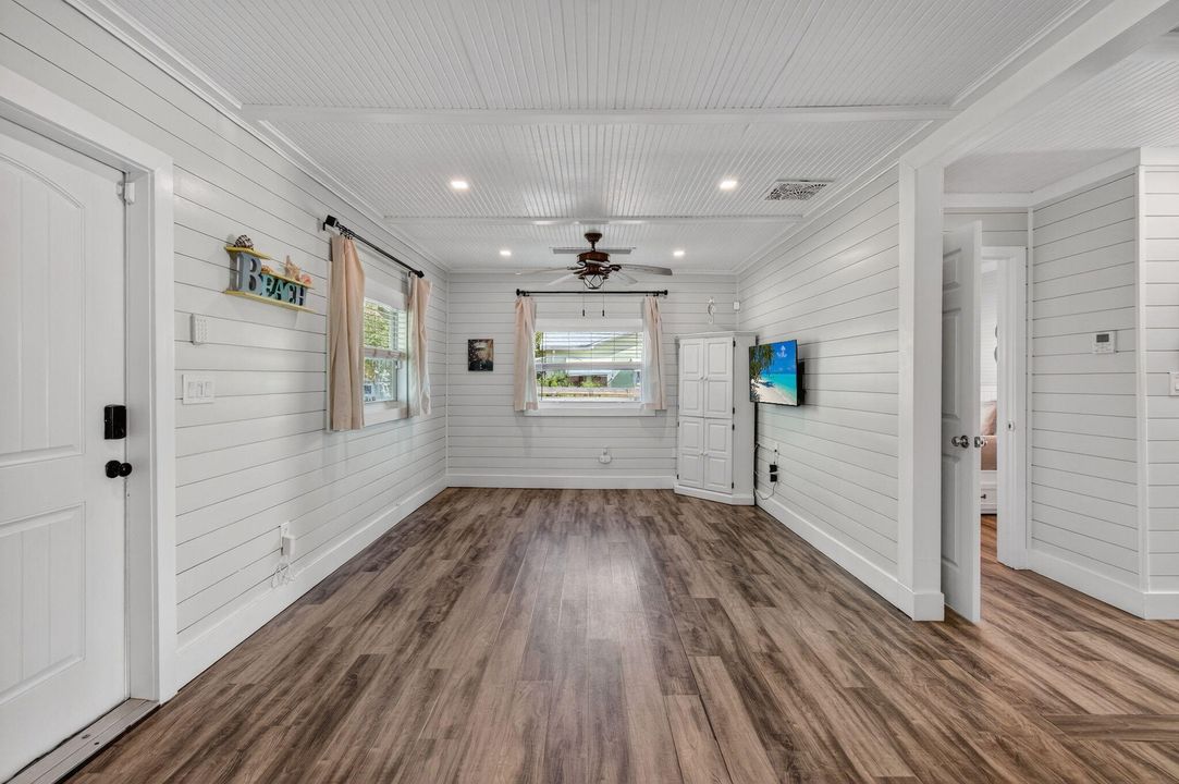 Activo con contrato: $410,000 (3 camas, 2 baños, 951 Pies cuadrados)