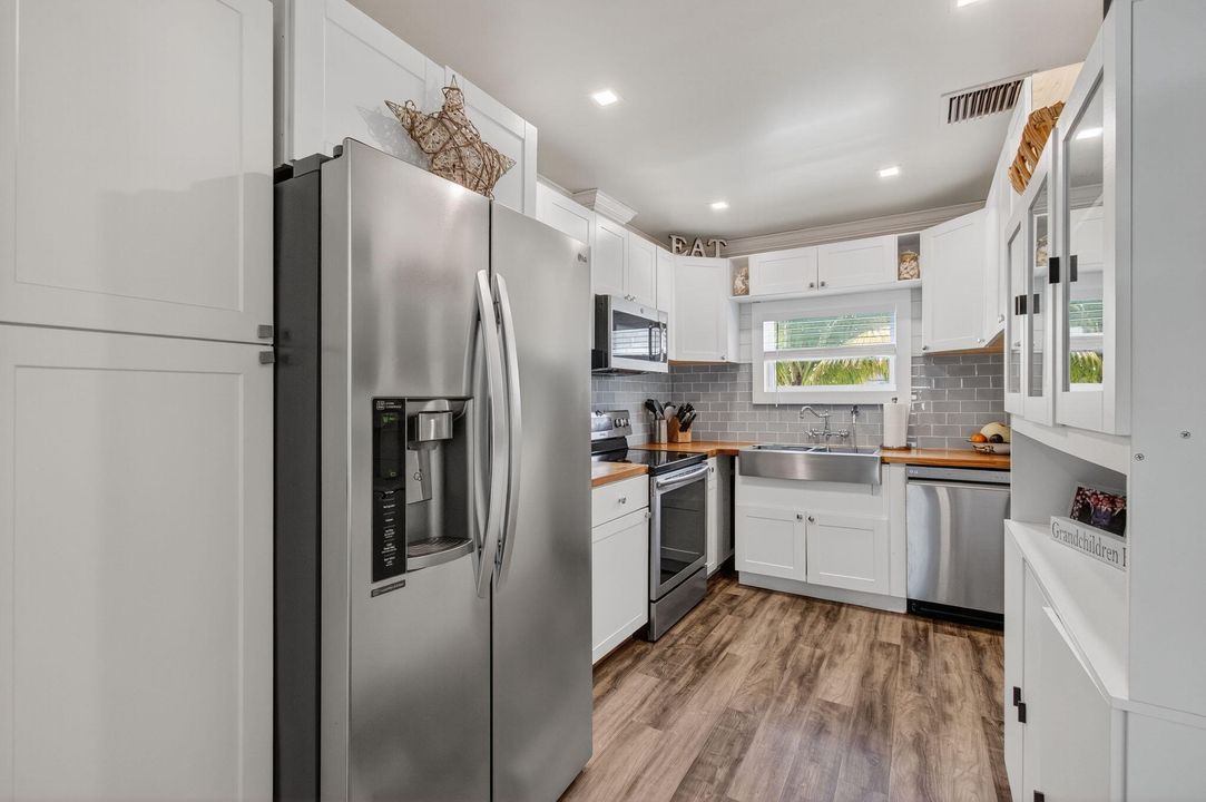 Activo con contrato: $410,000 (3 camas, 2 baños, 951 Pies cuadrados)