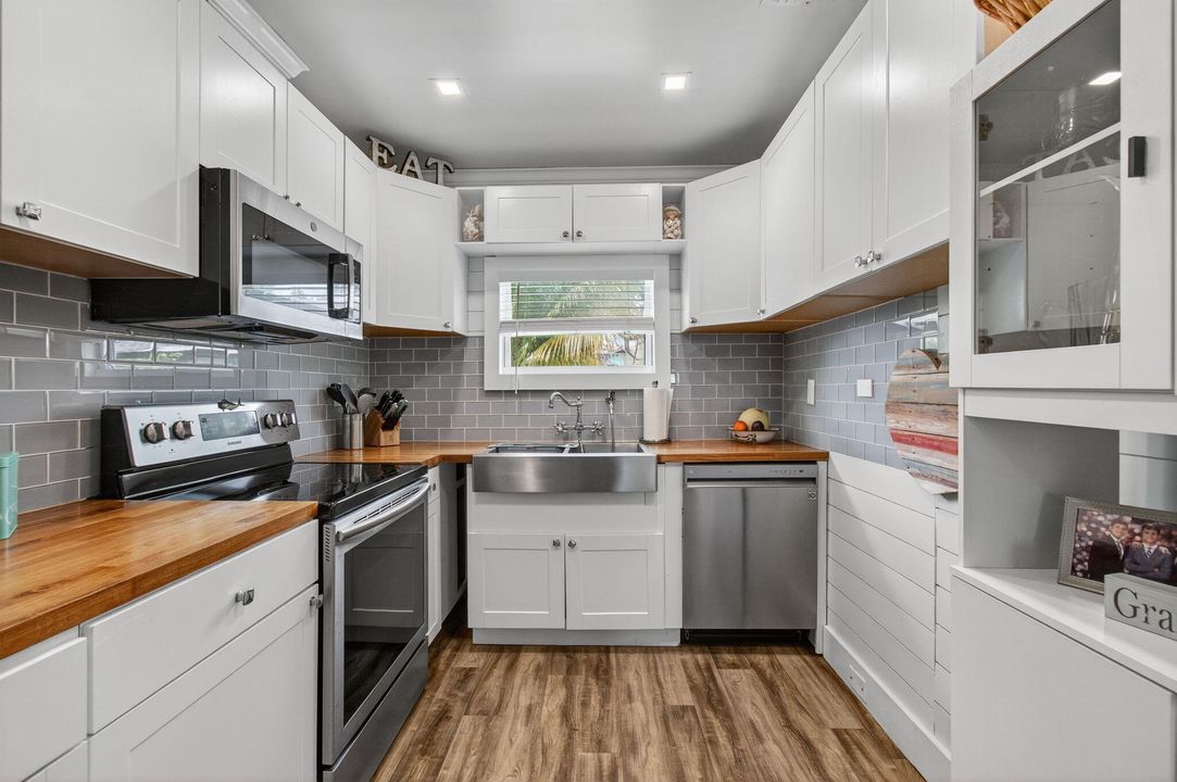 Activo con contrato: $410,000 (3 camas, 2 baños, 951 Pies cuadrados)