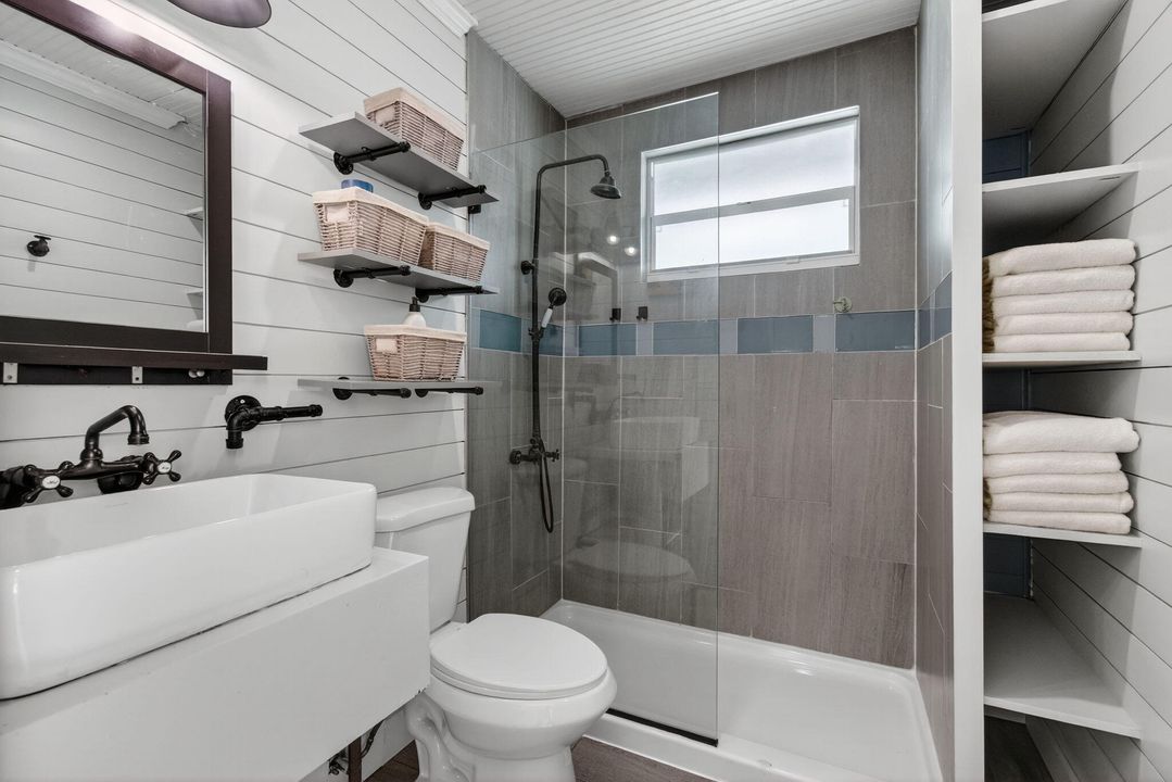 Activo con contrato: $410,000 (3 camas, 2 baños, 951 Pies cuadrados)