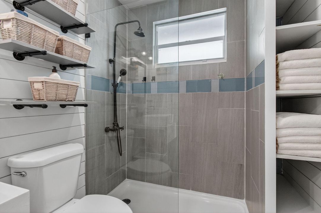 Activo con contrato: $410,000 (3 camas, 2 baños, 951 Pies cuadrados)