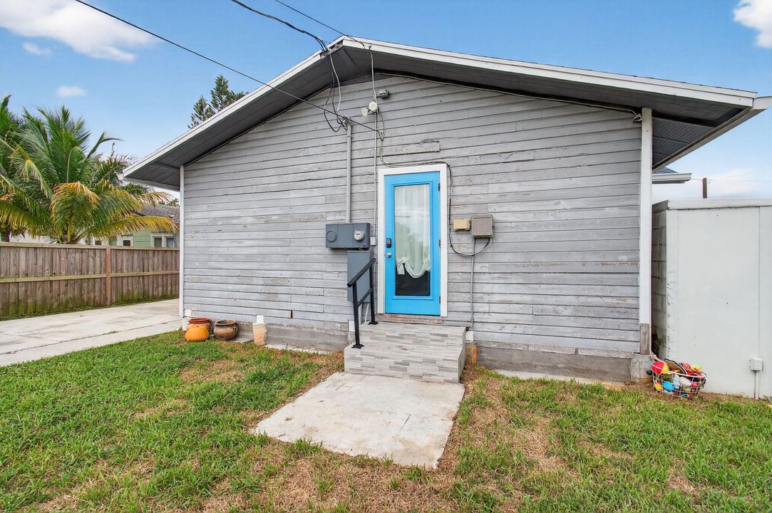 Activo con contrato: $410,000 (3 camas, 2 baños, 951 Pies cuadrados)