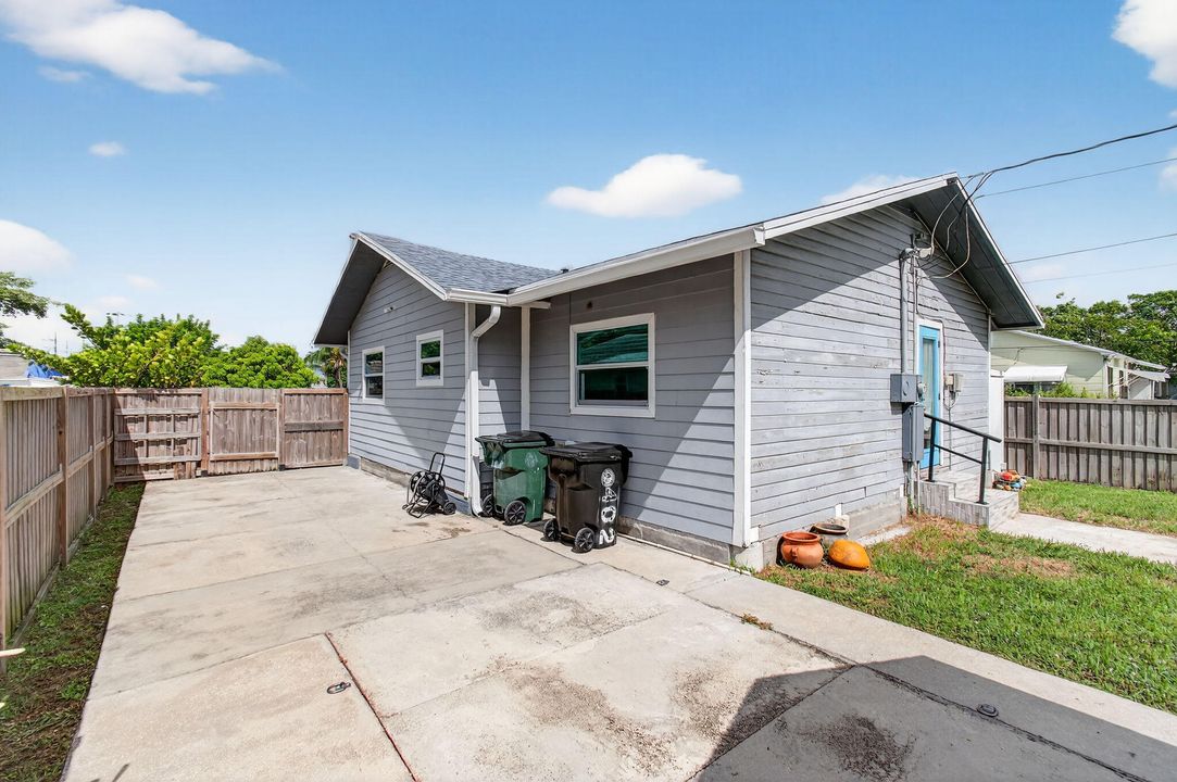 Activo con contrato: $410,000 (3 camas, 2 baños, 951 Pies cuadrados)