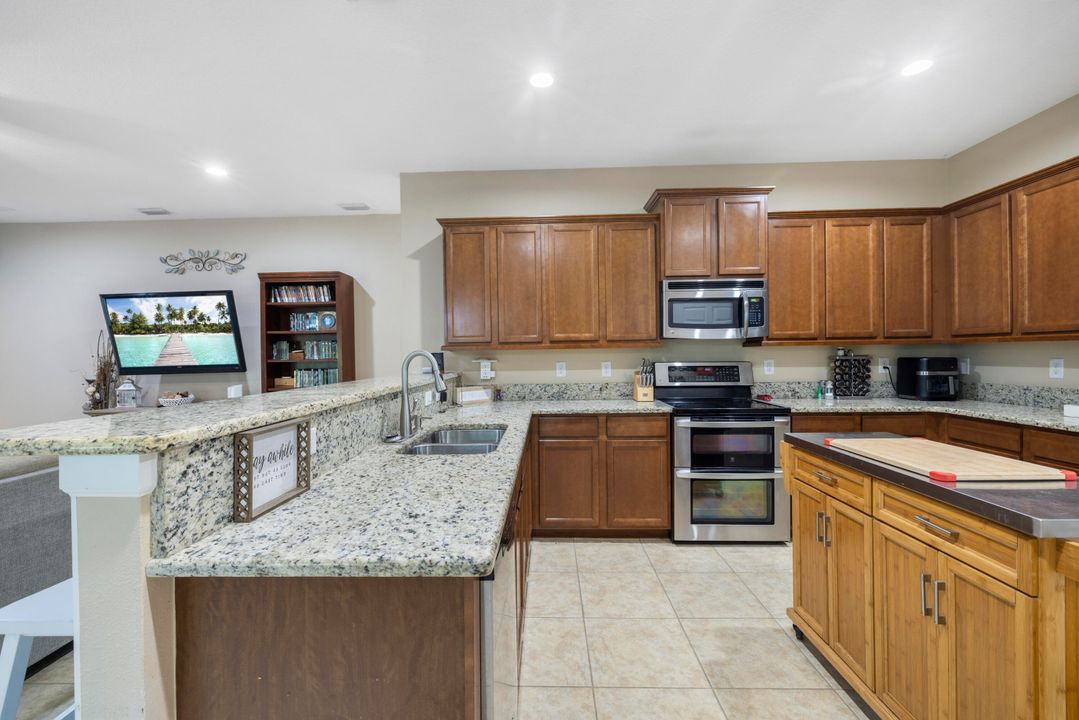 En Venta: $515,000 (4 camas, 3 baños, 2545 Pies cuadrados)