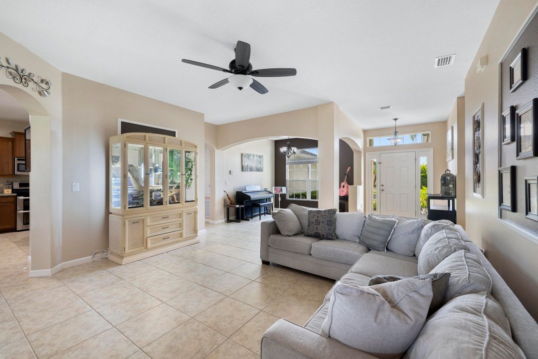 En Venta: $515,000 (4 camas, 3 baños, 2545 Pies cuadrados)