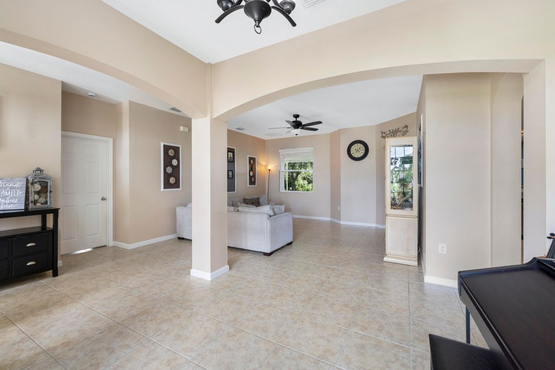 En Venta: $515,000 (4 camas, 3 baños, 2545 Pies cuadrados)