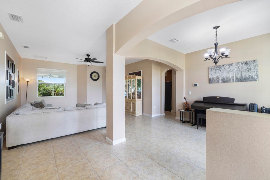 En Venta: $515,000 (4 camas, 3 baños, 2545 Pies cuadrados)