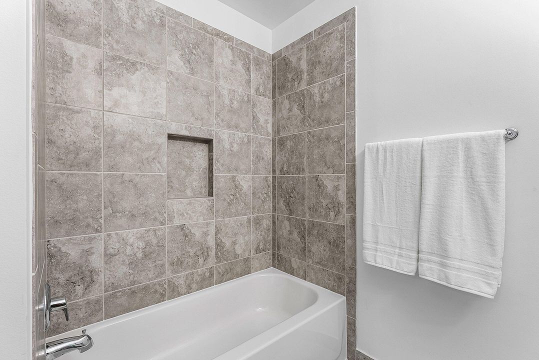 Activo con contrato: $1,150,000 (4 camas, 3 baños, 2313 Pies cuadrados)