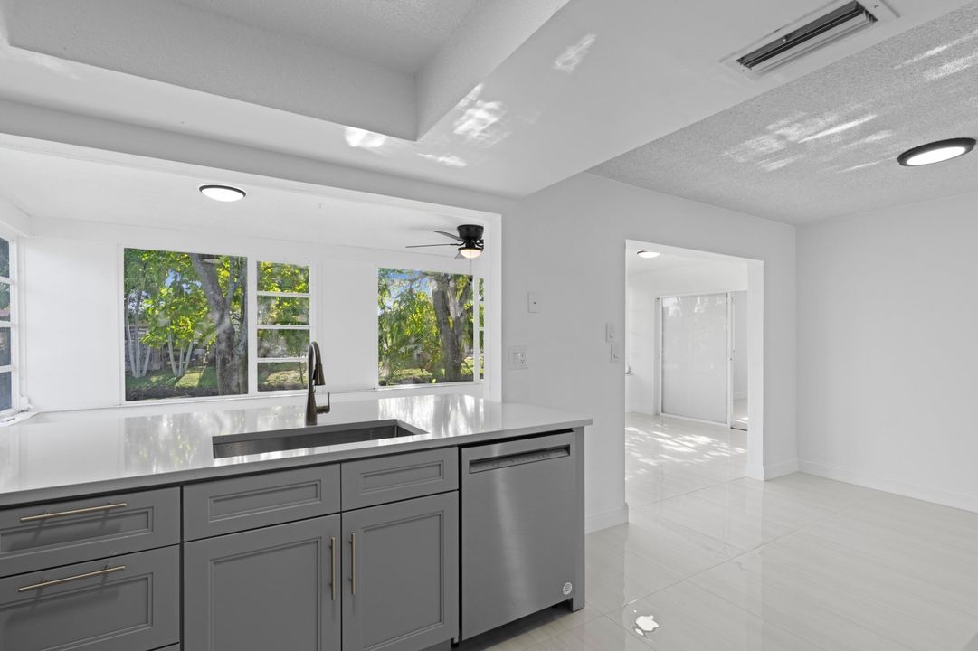 待售: $355,000 (2 贝兹, 2 浴室, 1600 平方英尺)