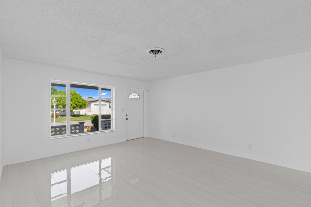 待售: $355,000 (2 贝兹, 2 浴室, 1600 平方英尺)