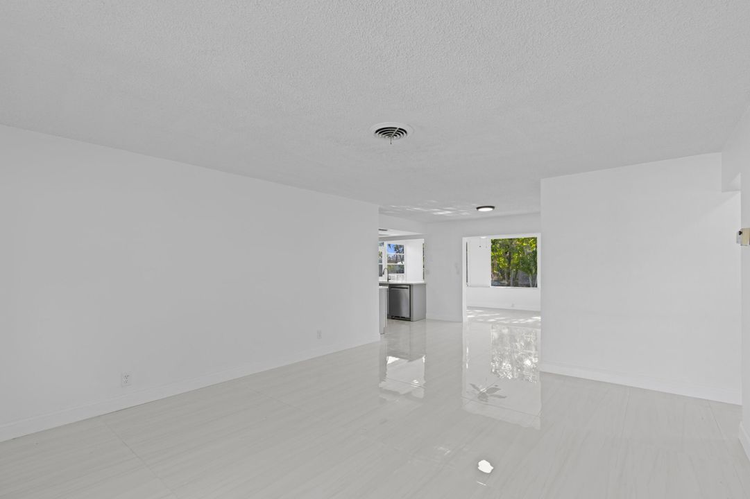 待售: $355,000 (2 贝兹, 2 浴室, 1600 平方英尺)