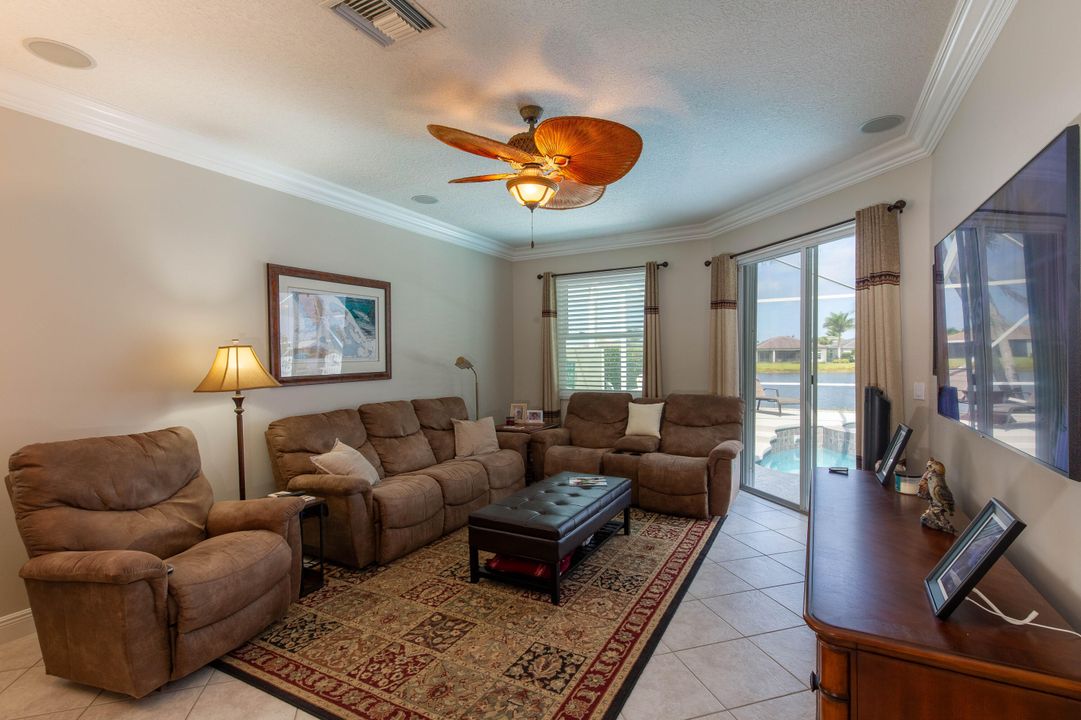 Activo con contrato: $929,800 (4 camas, 3 baños, 2871 Pies cuadrados)