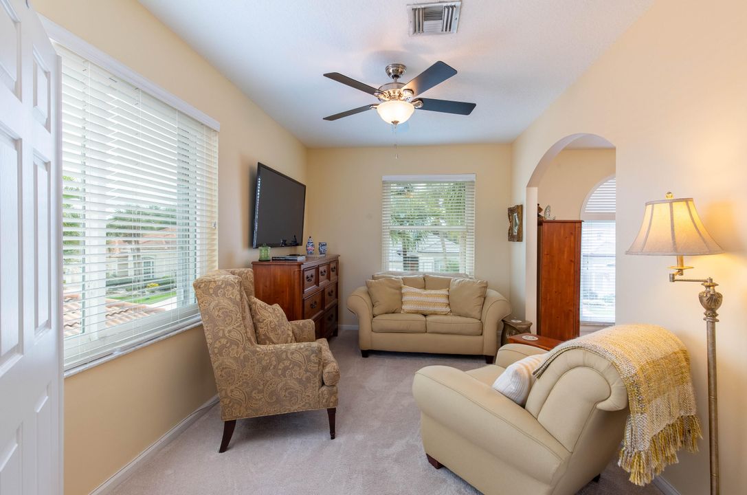 Activo con contrato: $929,800 (4 camas, 3 baños, 2871 Pies cuadrados)