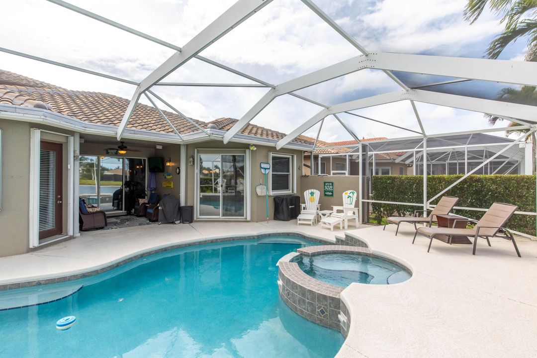 Activo con contrato: $929,800 (4 camas, 3 baños, 2871 Pies cuadrados)