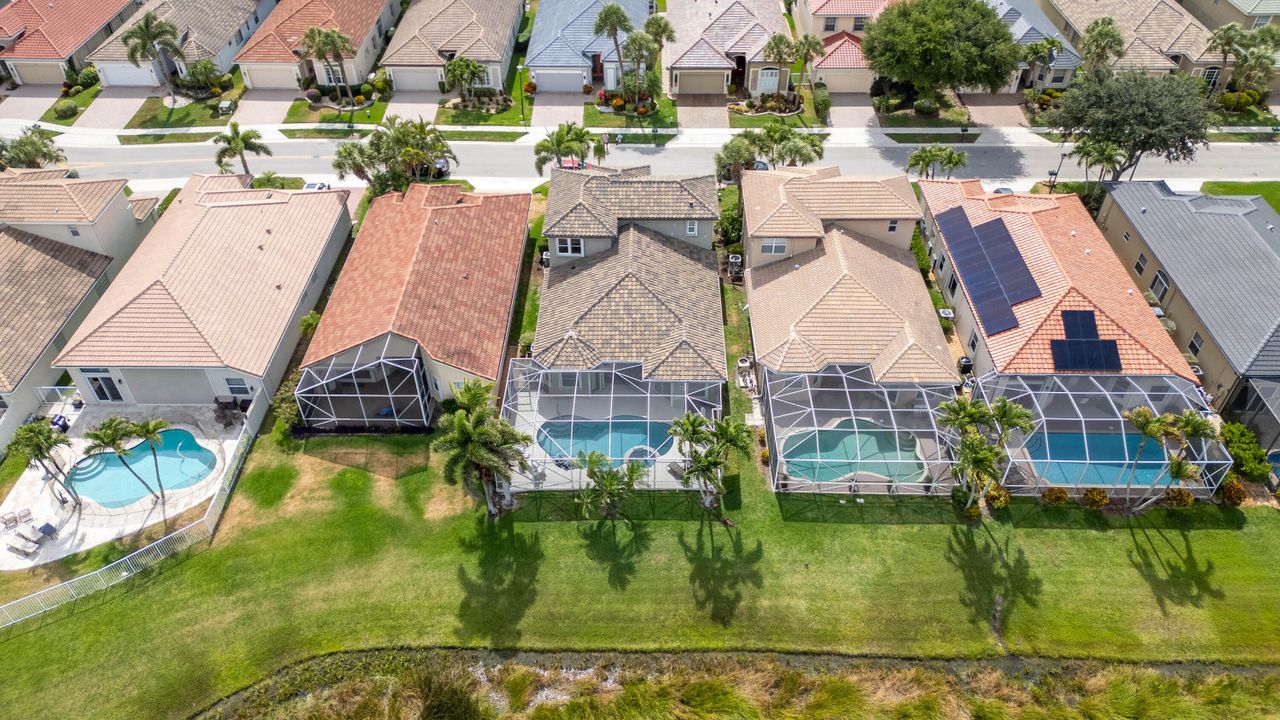 Activo con contrato: $929,800 (4 camas, 3 baños, 2871 Pies cuadrados)