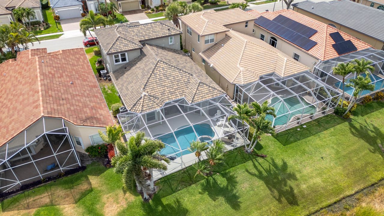 Activo con contrato: $929,800 (4 camas, 3 baños, 2871 Pies cuadrados)