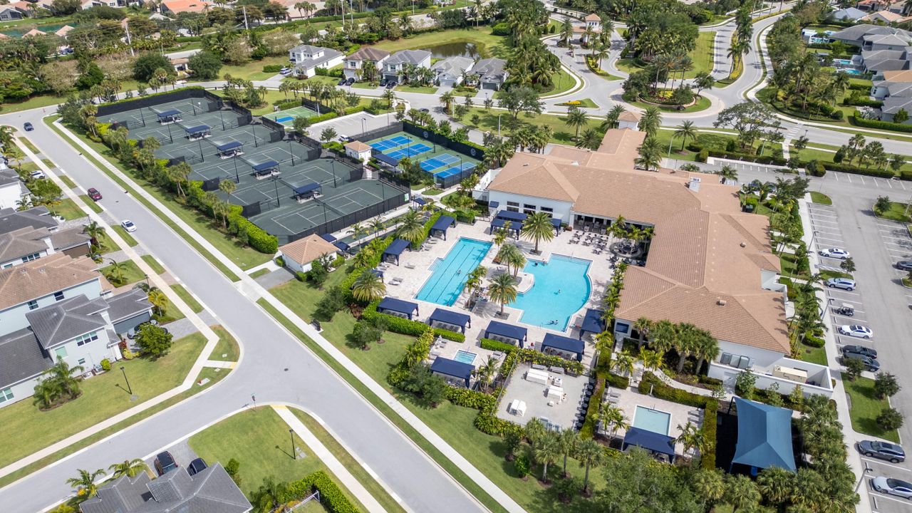 Activo con contrato: $929,800 (4 camas, 3 baños, 2871 Pies cuadrados)