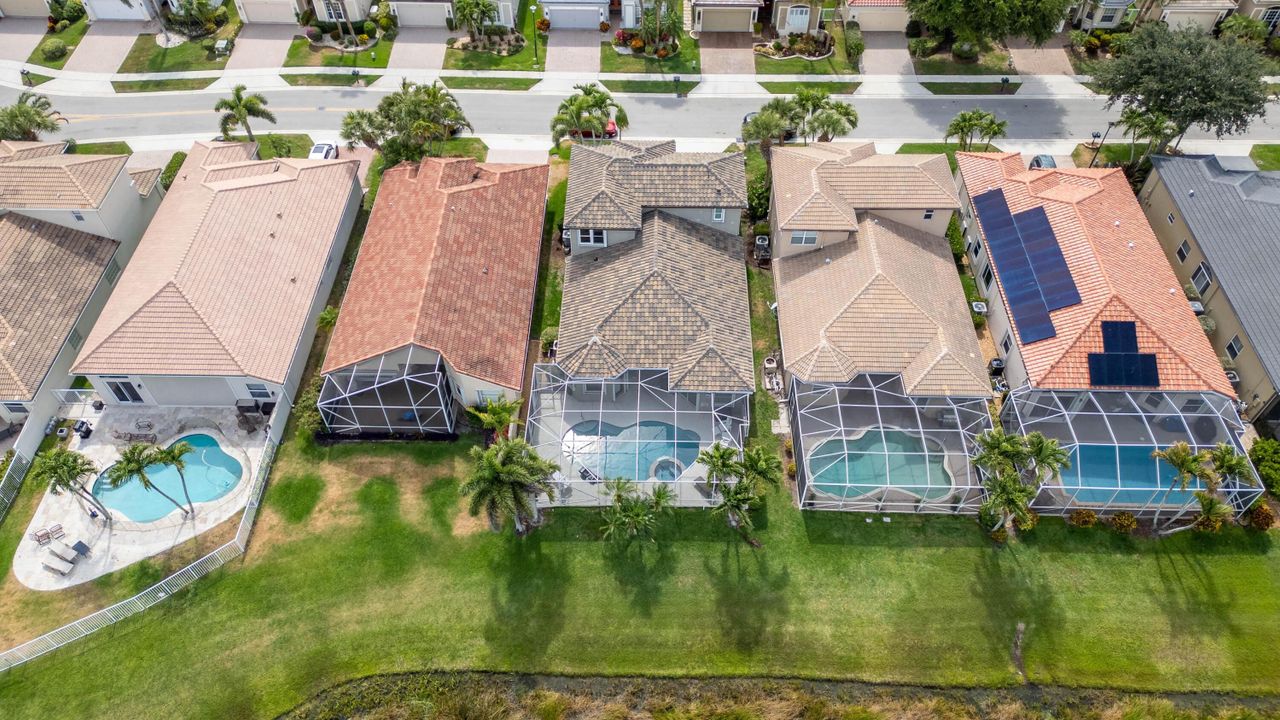 Activo con contrato: $929,800 (4 camas, 3 baños, 2871 Pies cuadrados)