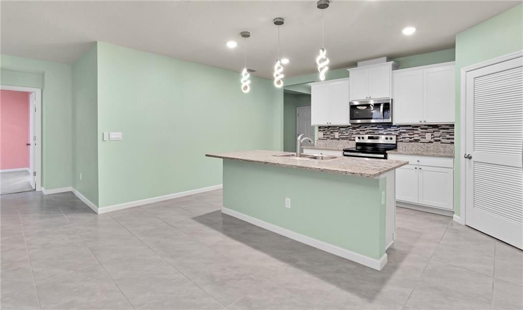 For Sale: $359,900 (4 beds, 2 baths, 1828 Square Feet)