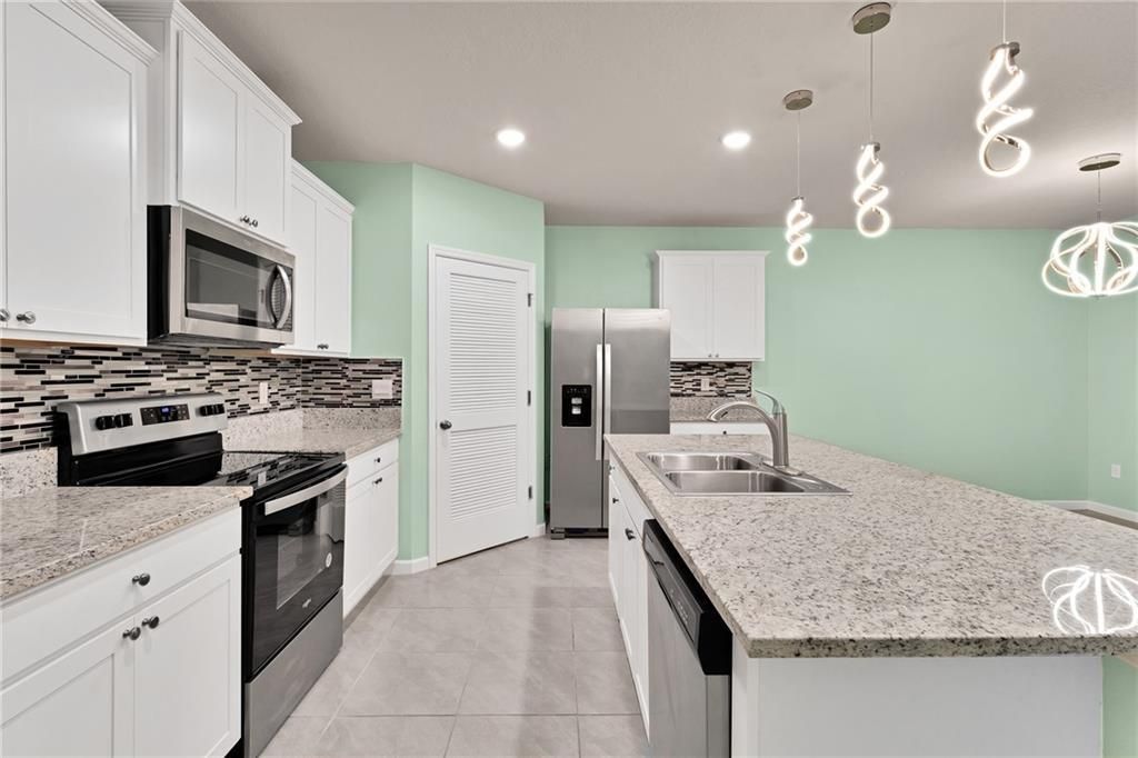 For Sale: $359,900 (4 beds, 2 baths, 1828 Square Feet)