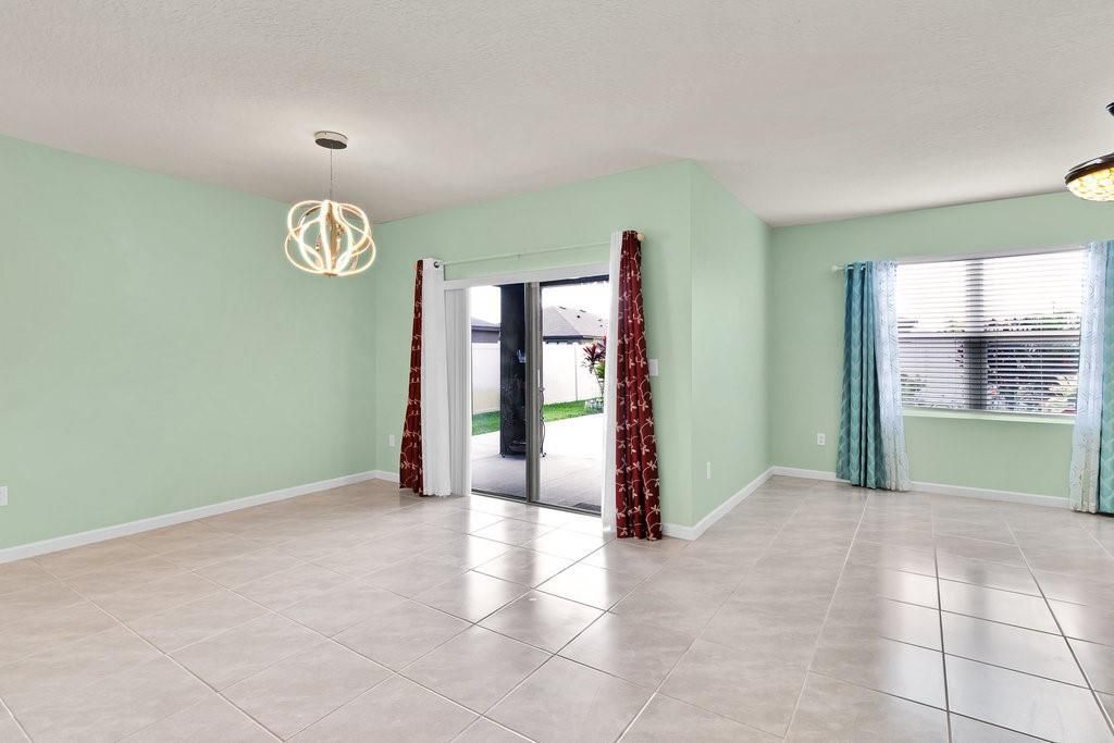 For Sale: $359,900 (4 beds, 2 baths, 1828 Square Feet)