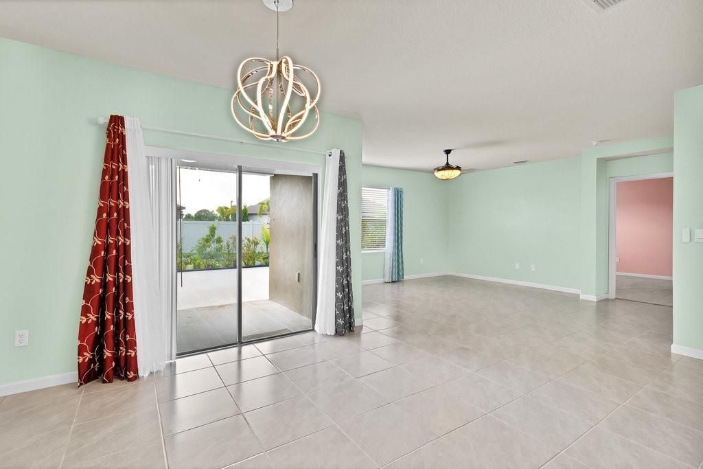 For Sale: $359,900 (4 beds, 2 baths, 1828 Square Feet)