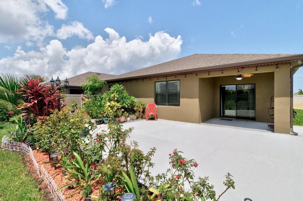 For Sale: $359,900 (4 beds, 2 baths, 1828 Square Feet)