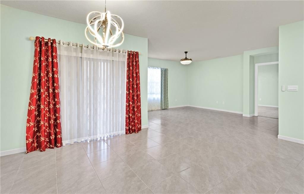 For Sale: $359,900 (4 beds, 2 baths, 1828 Square Feet)