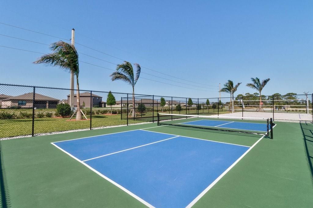 For Sale: $359,900 (4 beds, 2 baths, 1828 Square Feet)