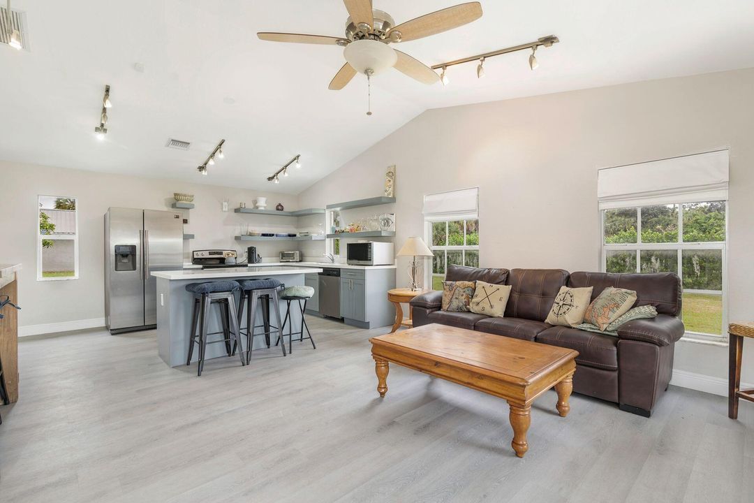 En Venta: $3,199,000 (4 camas, 4 baños, 1729 Pies cuadrados)