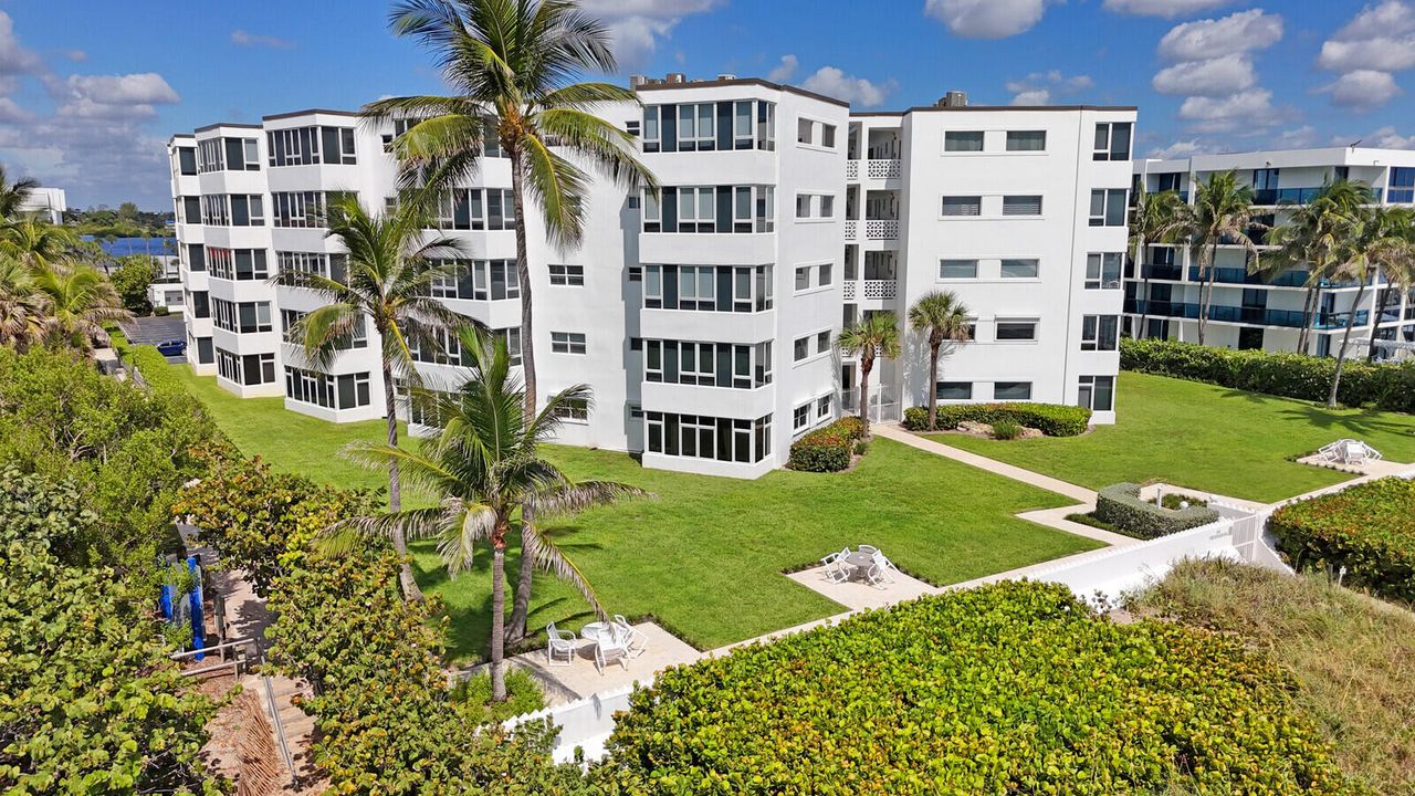 Active With Contract: $5,500 (2 beds, 2 baths, 1014 Square Feet)